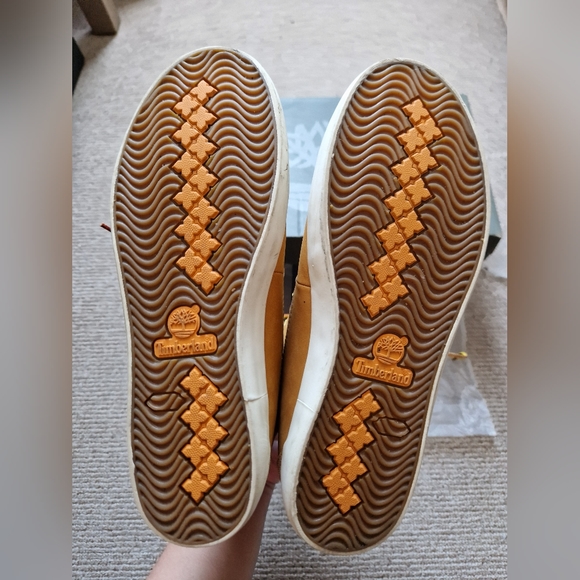 Timberland 6 Inch Classic Tan Boots Womens - Picture 4 of 5